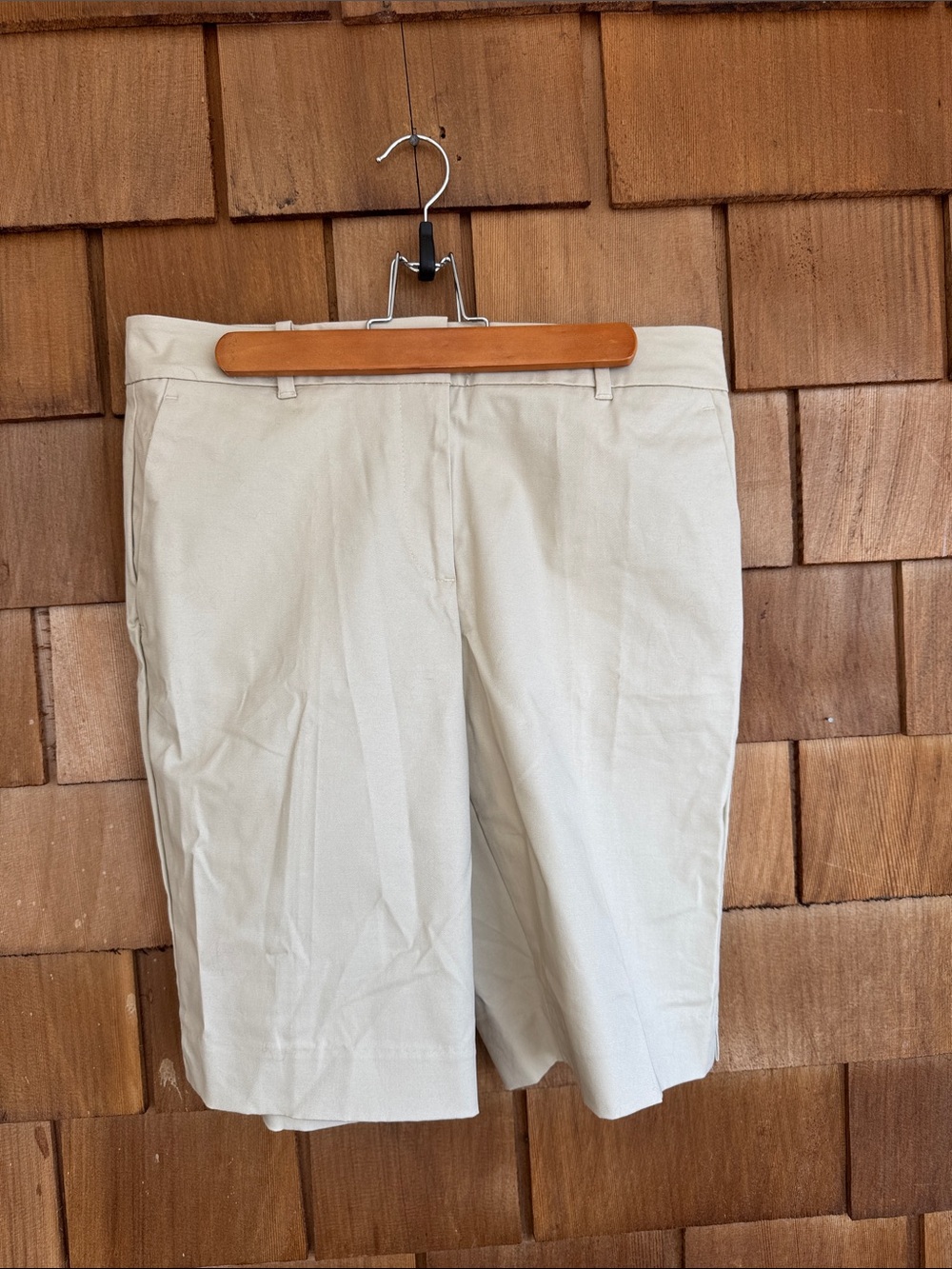 Ann Taylor Cream Women's Bermuda Shorts